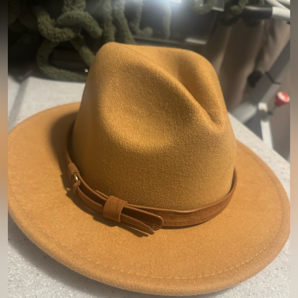 Women’s hat with sting to tighten